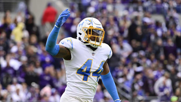 Los Angeles Chargers LB Kyzir White celebrates interception